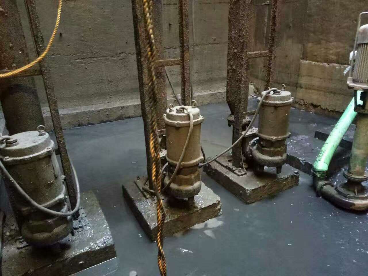 兴平污水池清理