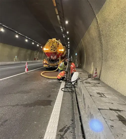 兴平隧道排水渠清淤